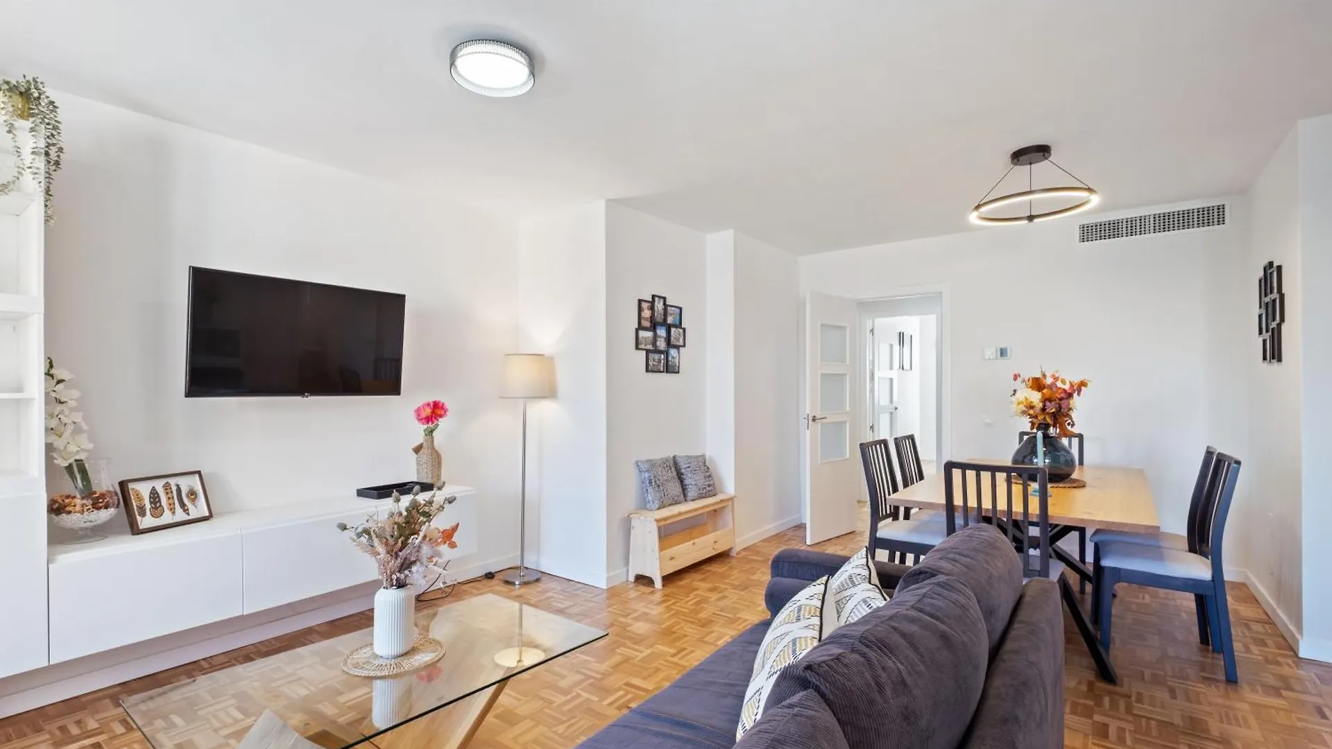 New Apartment In The City Center 3Beds, 2Baths, Terrace & Parking 马拉加 0*,  西班牙