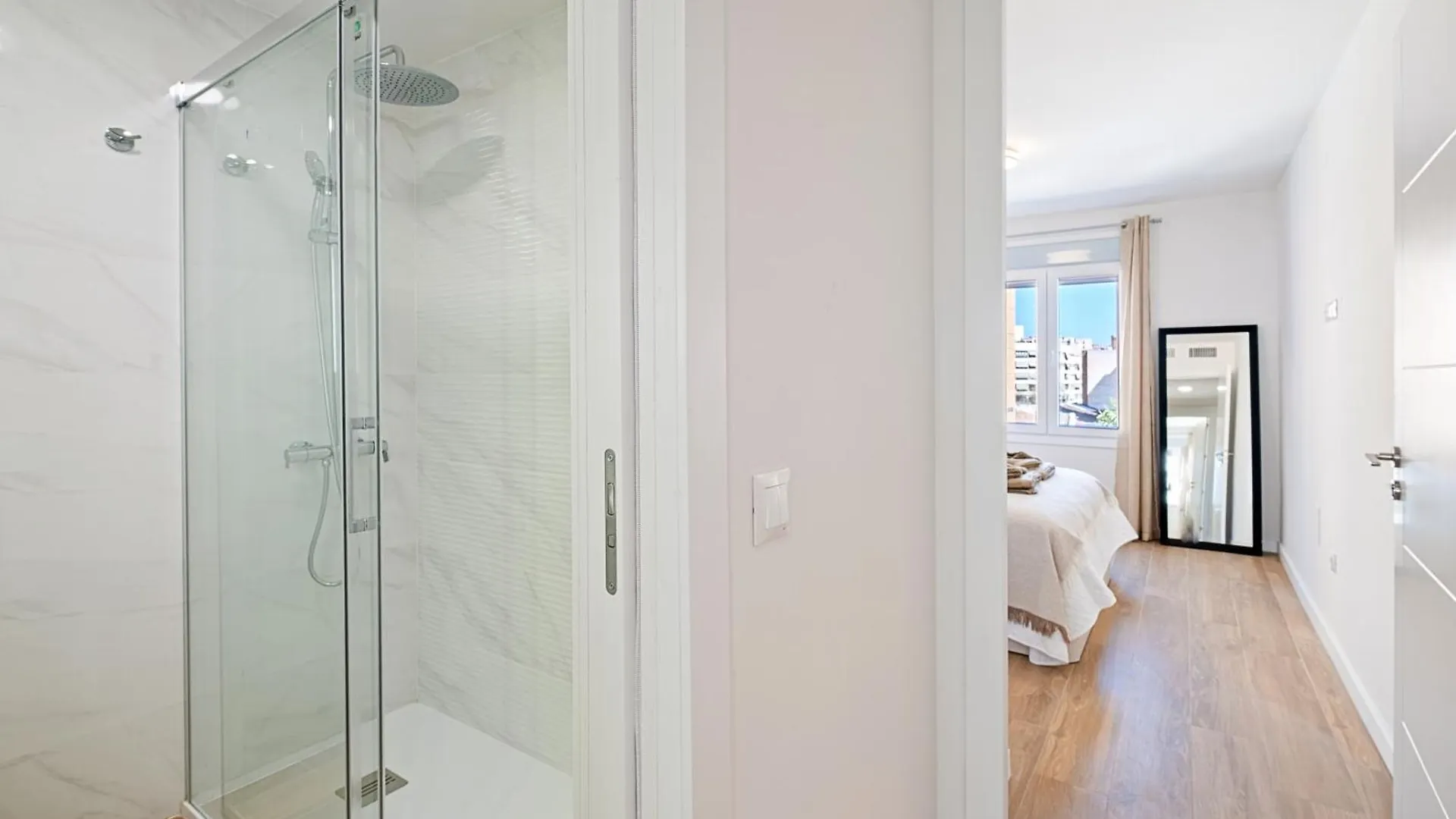 New Apartment In The City Center 3Beds, 2Baths, Terrace & Parking 马拉加